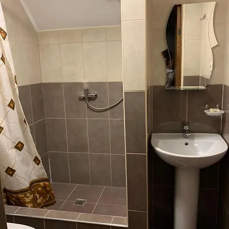Вишиванка Hotel Dilyatyn